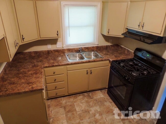 Photo - 1679 Cardinal Rd