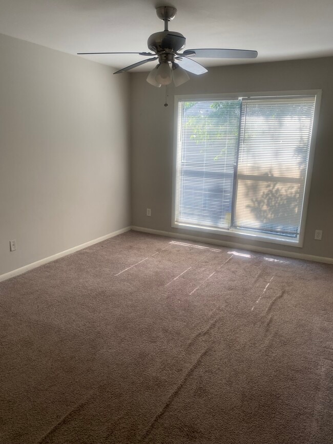 Photo - 141 Governors Dr Unit 141
