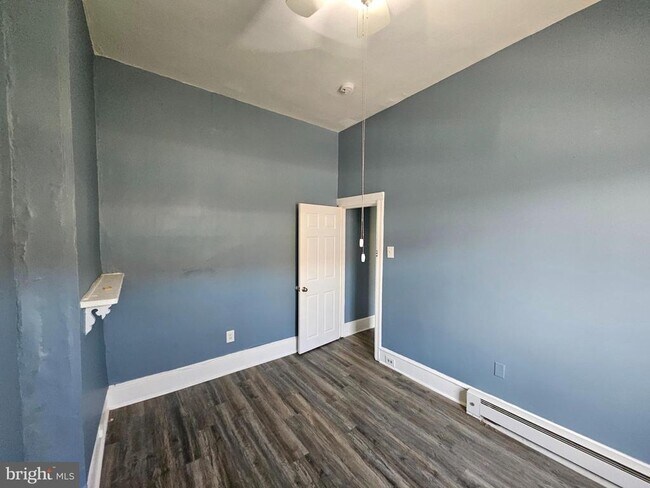 Photo - 4924-26 Parrish St