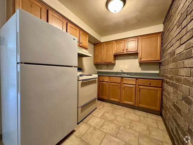 Building Photo - Spacious One Bedroom Apartment! Laundry On... Unit 406