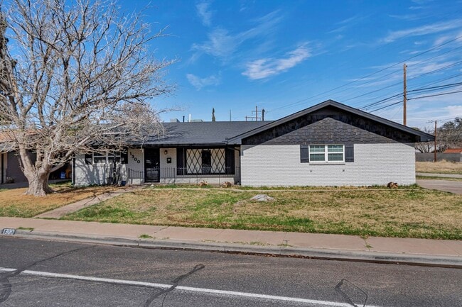 Photo - 1300 Bonham Ave