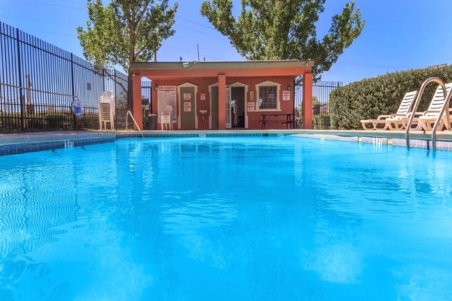 El Pavon Apartments