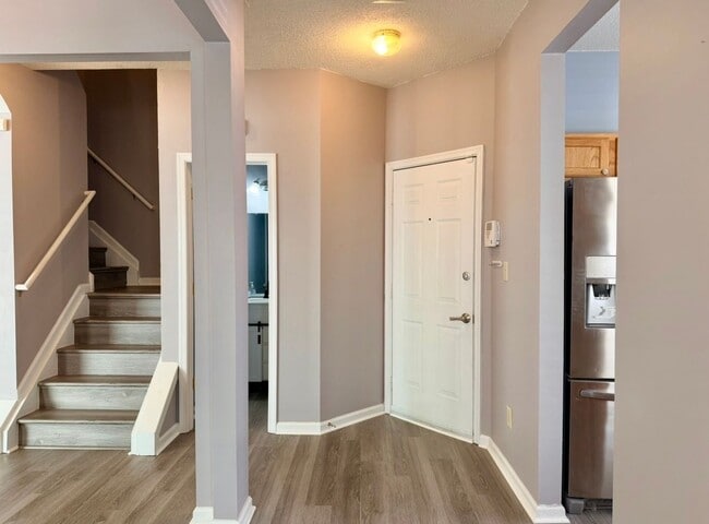 Photo - 3 Bed 2.5 Bath Hampton Home!