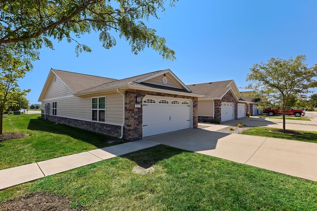 Building Photo - Redwood Westfield Myra Way
