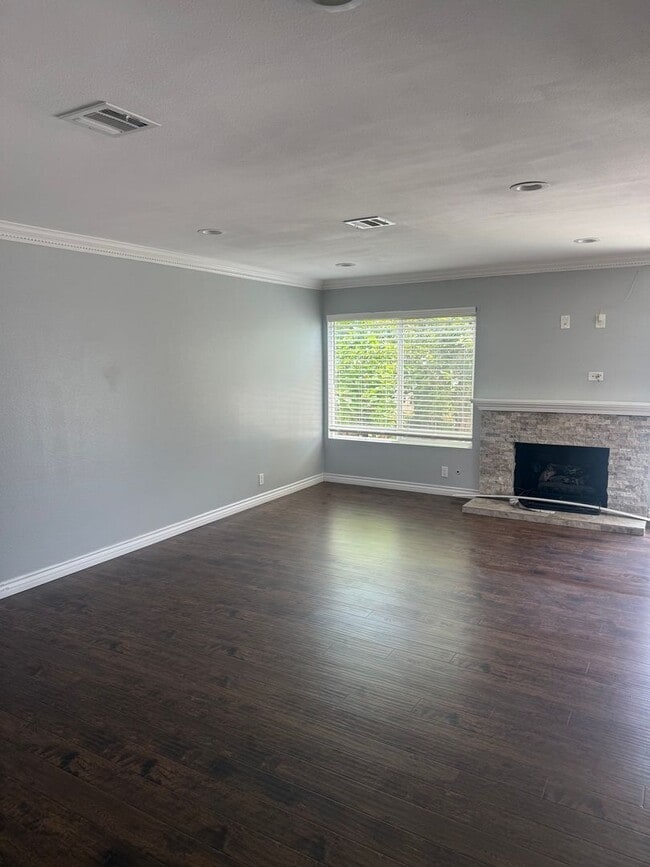 Photo - AWESOME 4 BEDROOM 3 BATH HOME