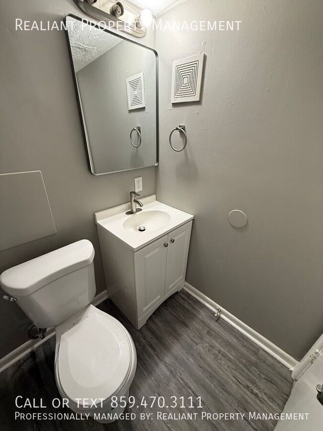 Photo - 2082 Fairmont Ct