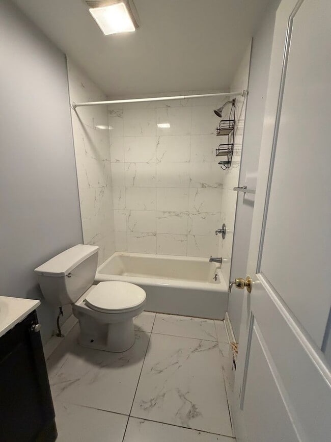 Photo - 239 S 6th St Unit Apt 2