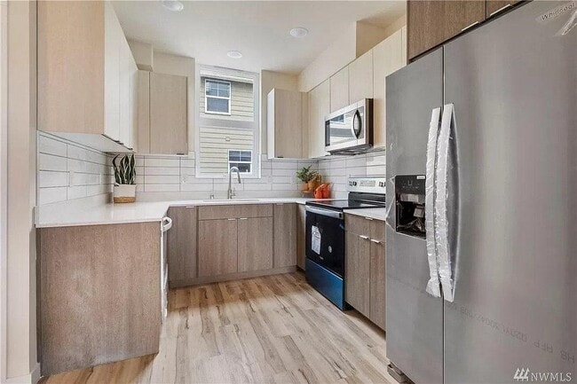 Photo - 1408 N 95th St