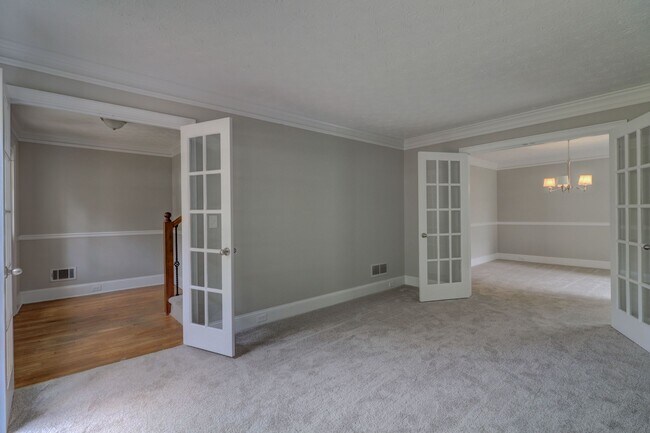 Photo - 5040 Huntshire Ln SW