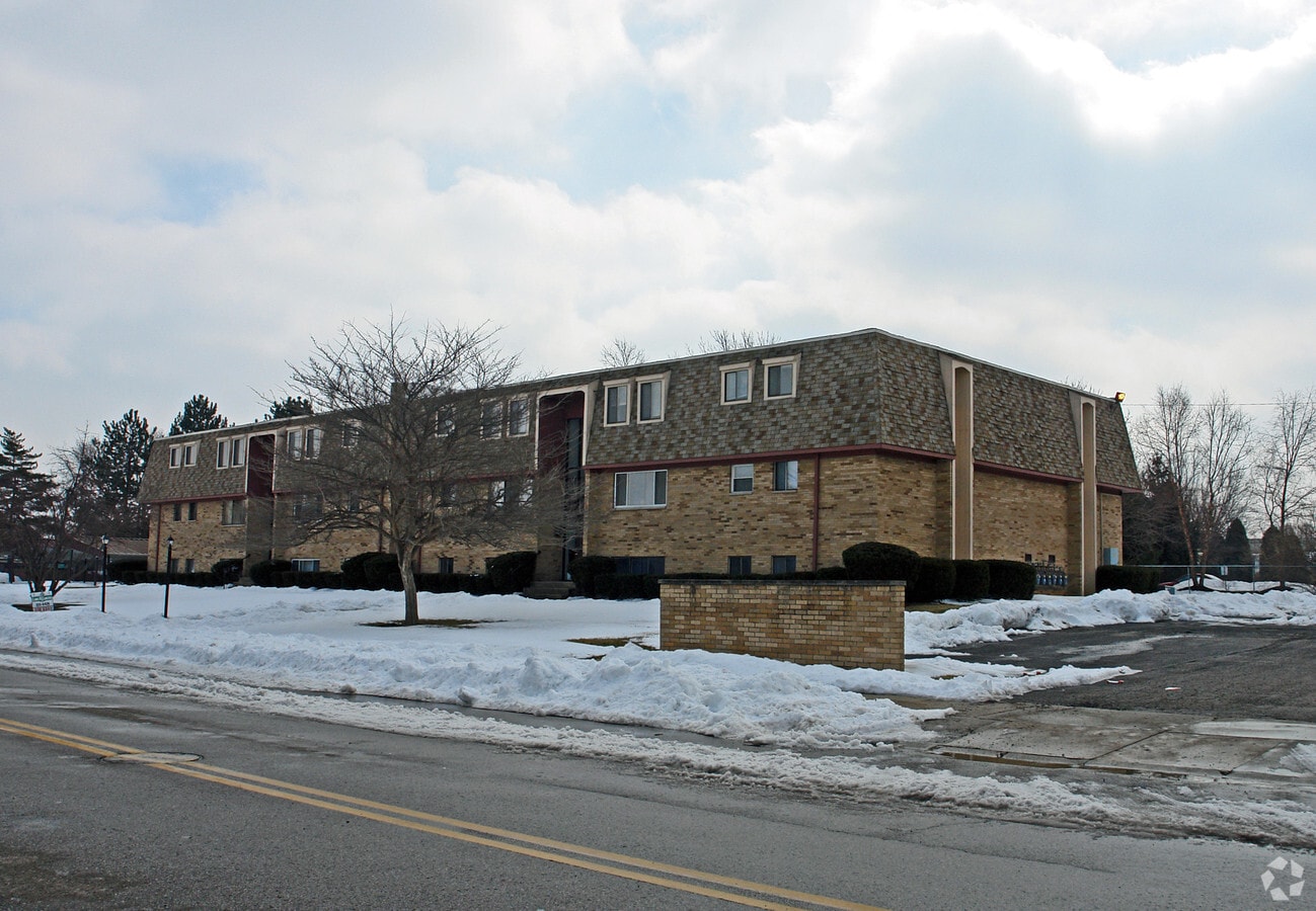Northland Plaza Apartments - Northland Plaza Apartments