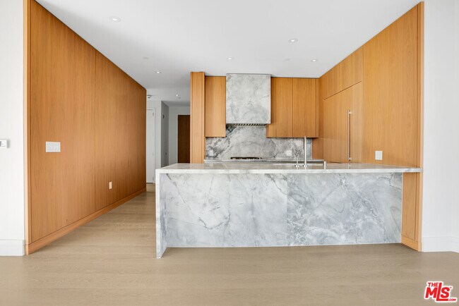 Photo - 211 Elm Ct Unit 16B