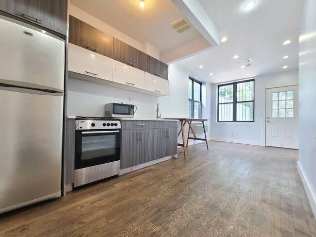 Building Photo - 183 Classon Ave Unit 3
