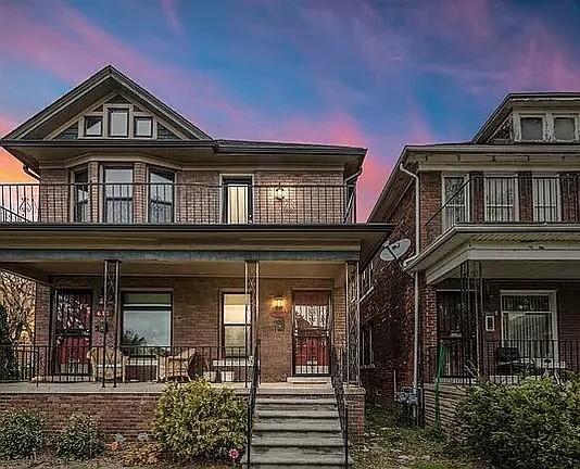 Front View - 613 Belmont St Unit 613