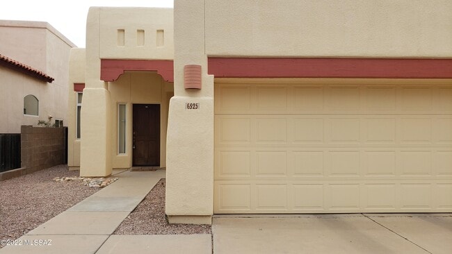 6525 N Shadow Bluff Dr
