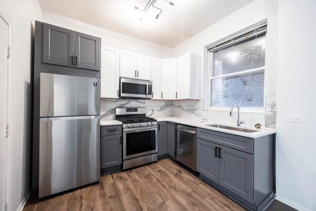 Building Photo - 2724 W Chicago Ave Unit 1