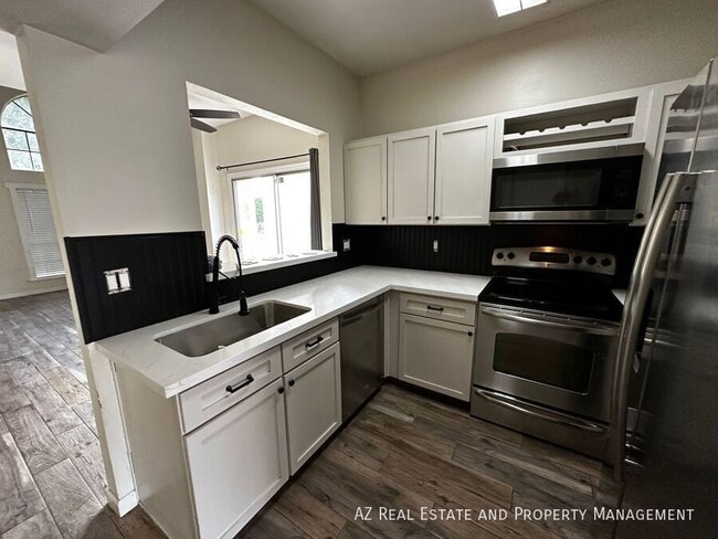 Photo - 1126 W Elliot Rd