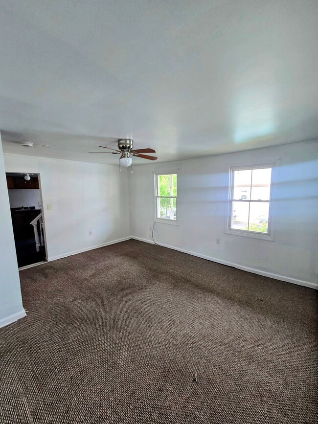 Building Photo - 1150 Ferry St Rental