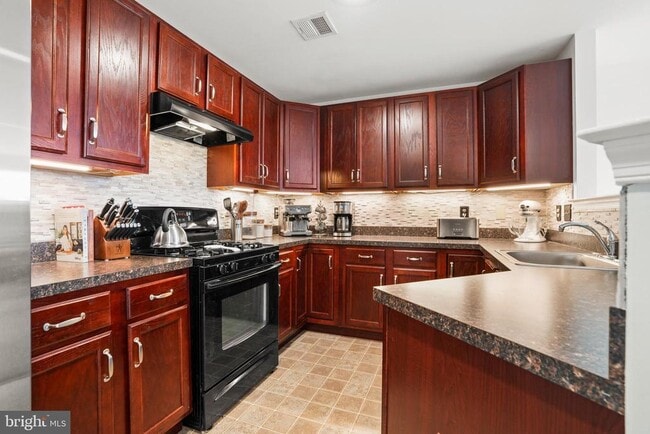 Photo - 2028 Berkeley Dr