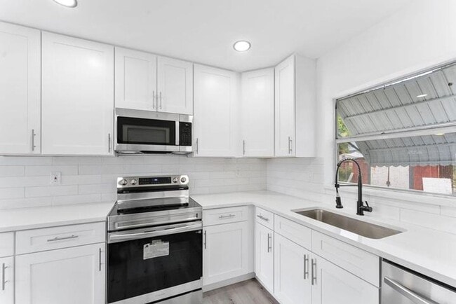 Photo - 316 NW 6th Ct