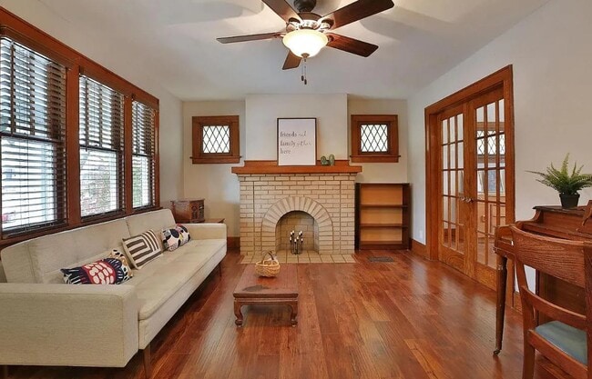 Photo - 335 E Moler St