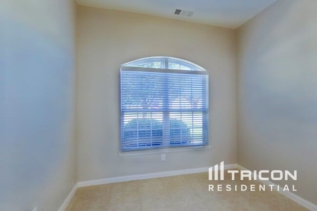 Photo - 616 Meadow Springs Dr