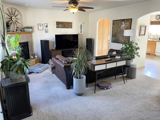 Photo - 1678 Rhyolite St