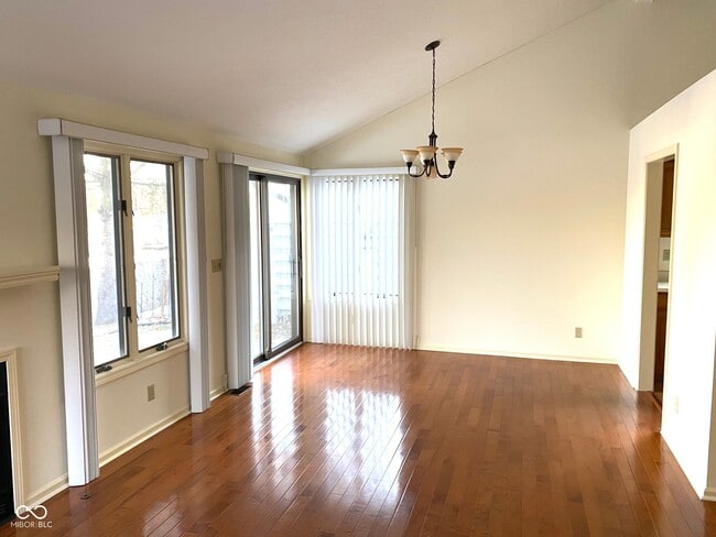 Photo - 4462 Carya Square