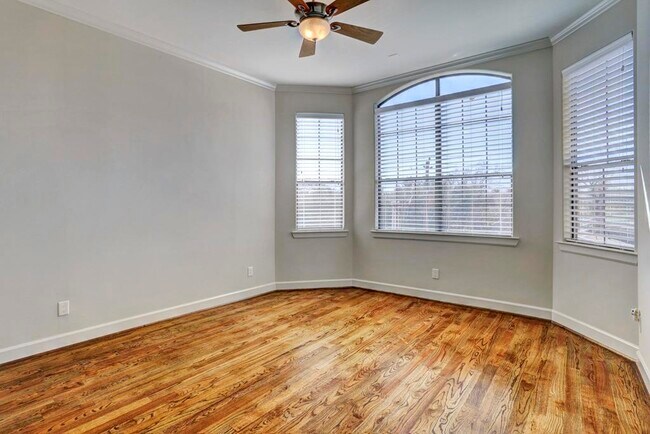 Photo - 2417 Commonwealth St