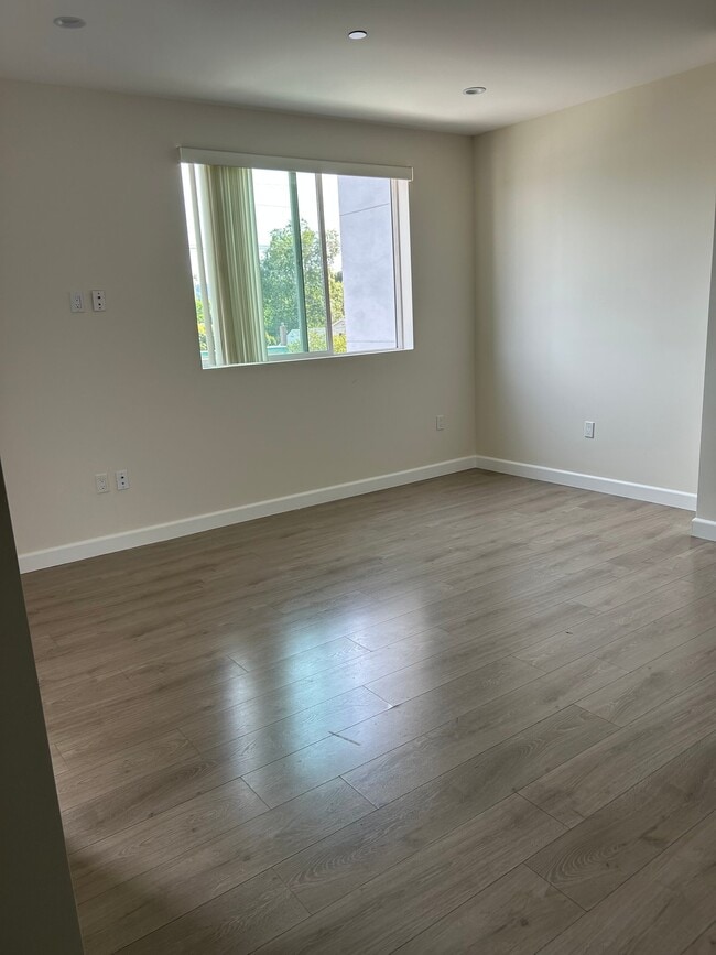 12147 Magnolia Blvd Unit 208