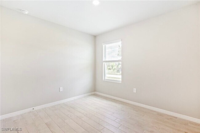 Photo - 2605 33rd St W