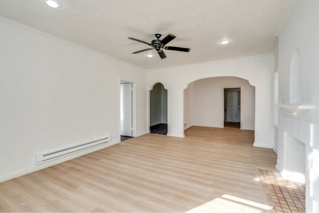 Photo - 2828 S Moreland Blvd Unidad 3