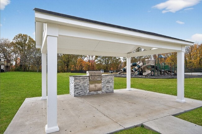 10-web-or-mls-700-moraine-ct
