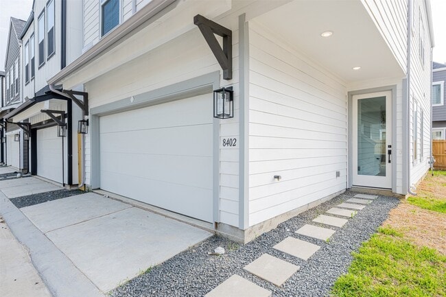 Photo - 8402 Berry Green Ln