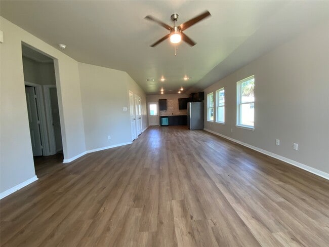 Photo - 619 W Bayshore Dr