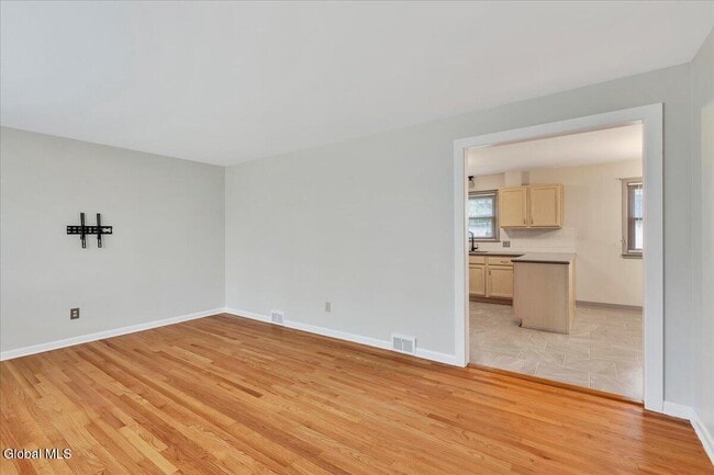 Photo - 1165 Cresse Ave
