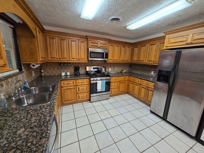 Photo - 404 Crescent Dr