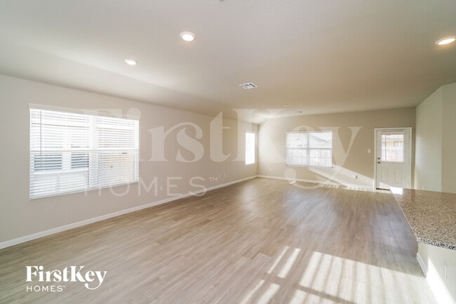 Photo - 2704 La Mundial St