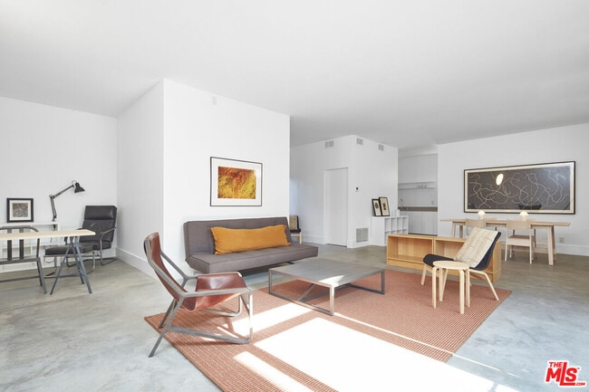 Photo - 558 Rose Ave