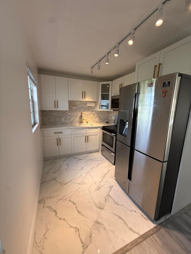 Photo - 389 Fanshaw Way Unit 389