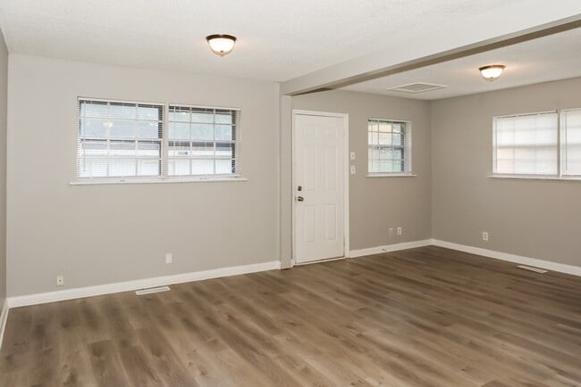 Photo - 3107 Forsythe Dr NW