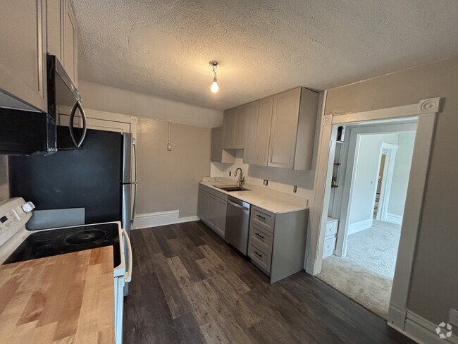 Building Photo - 708 Belgrade Ave Unit 708.5 Upper Rental