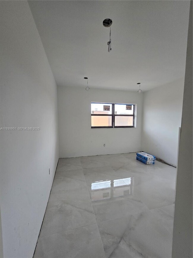 Photo - 1800 W 54th St Unit 409