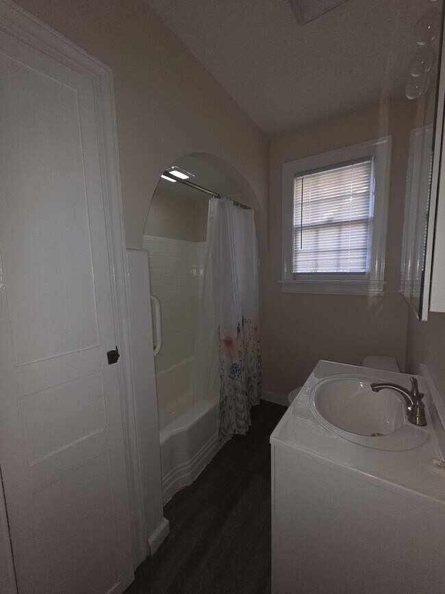 Photo - 1006 Holden St