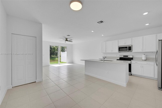 Building Photo - 4548 Hollister Ave Rental