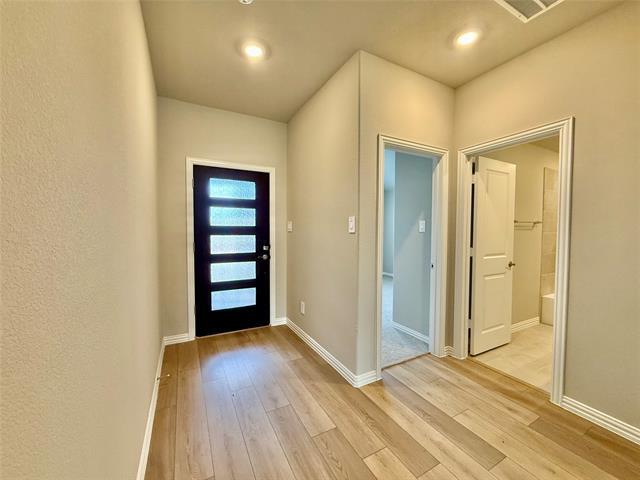 Photo - 2104 Rannoch St