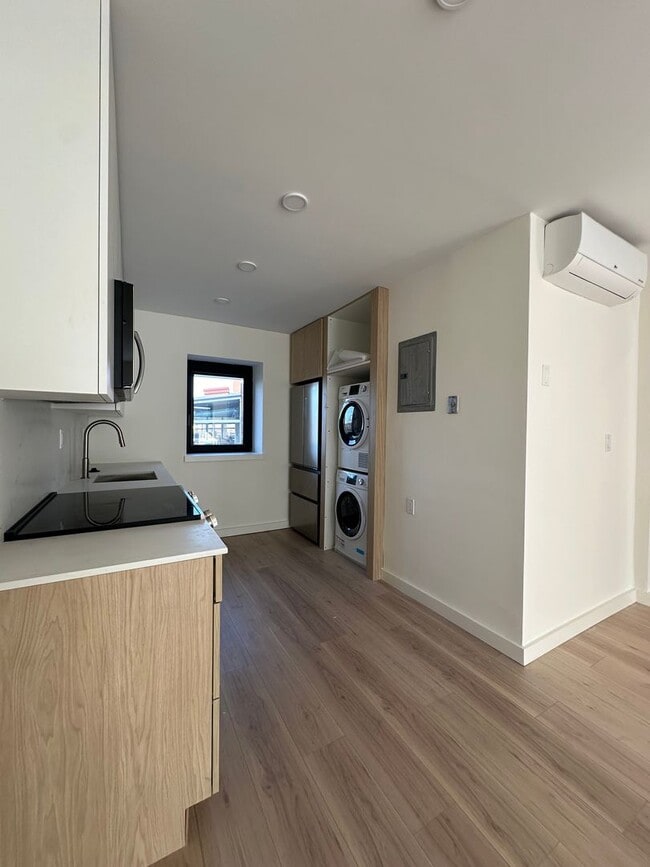 Building Photo - Amazing apartment in Mission Hill