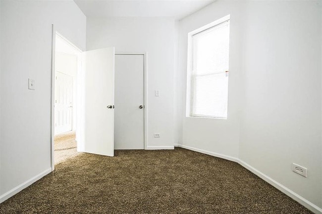 Photo - 3560-64 W Cermak Rd