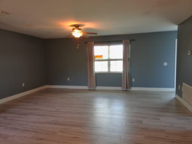Photo - 893 Iris Dr