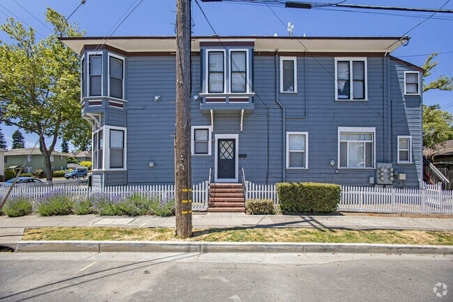 Building Photo - 1401 Sherman St. - 1 bedroom | 1 bath | Lo... Unit 1401 Sherman St. Rental