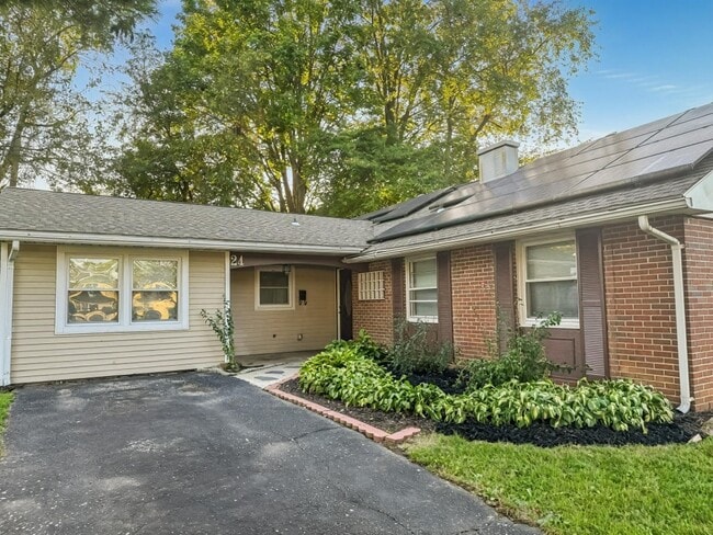 Building Photo - 24 Pilgrim Ln